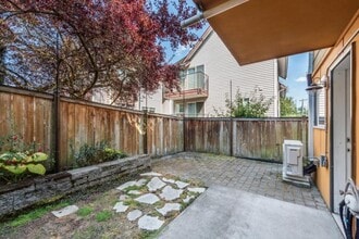 2116 W Ruffner St in Seattle, WA - Building Photo - Building Photo