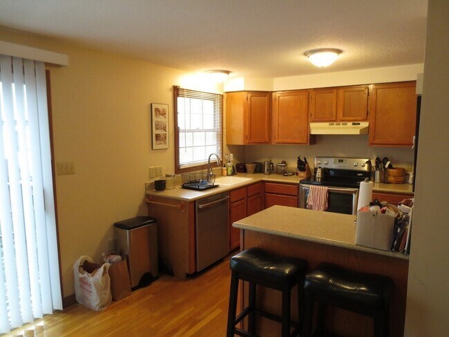 110 W 8th St, Unit 1 in Boston, MA - Building Photo - Building Photo