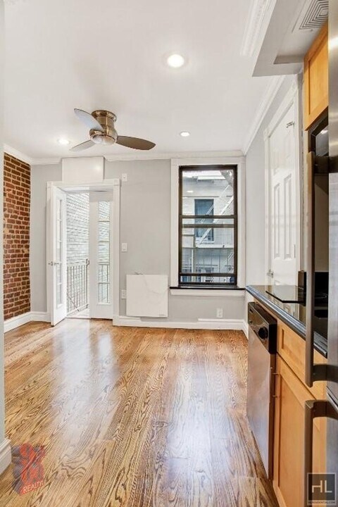 W 50TH ST. in New York, NY - Building Photo