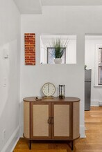 175 Blossom St, Unit 1 in Boston, MA - Building Photo - Building Photo