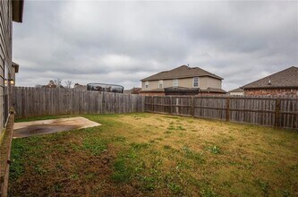 901 Oakwood Ln in Centerton, AR - Foto de edificio - Building Photo