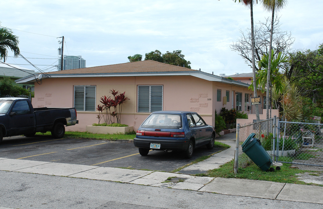 530 SW 9th St in Miami, FL - Building Photo