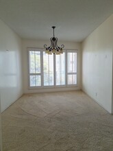 3819 E Livingston Dr, Unit 10 in Long Beach, CA - Foto de edificio - Building Photo