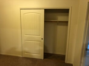 23942 Scenic Dr in Crestline, CA - Building Photo - Building Photo