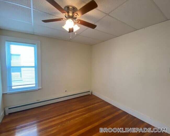 93 Marion St in Brookline, MA - Building Photo - Building Photo