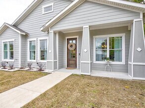 2700 Gladstone Dr in Dallas, TX - Building Photo - Building Photo