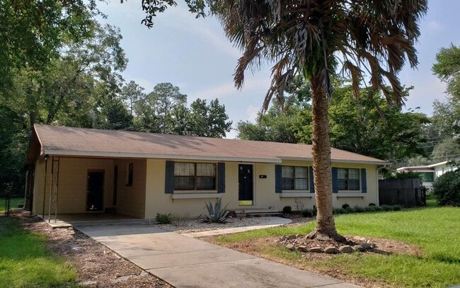 property at 594 NW Gwen Lake Ave