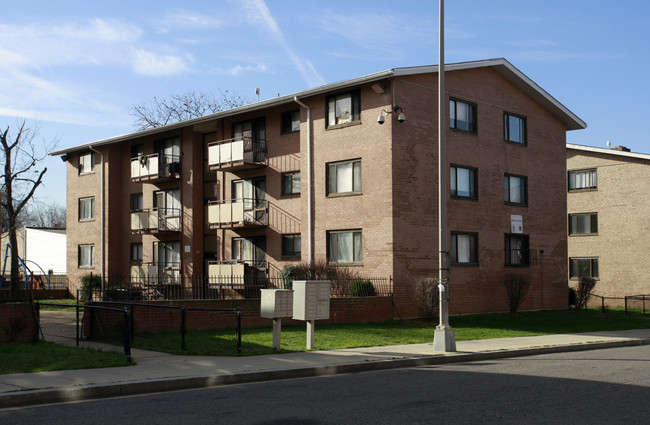 Park Morton Apartments in Washington, DC - Building Photo - Building Photo