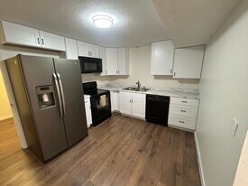 723 N Adamswood Rd, Unit Basement in Layton, UT - Building Photo
