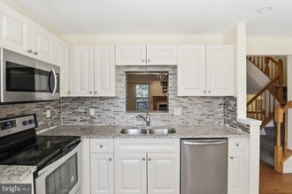 6203 Abbottsbury Row in Alexandria, VA - Building Photo - Building Photo