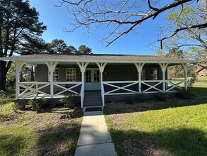 680 Mockingbird Hills Dr in Livingston, TX - Building Photo - Building Photo