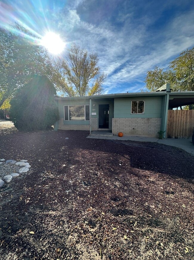 property at 601 W Apache St