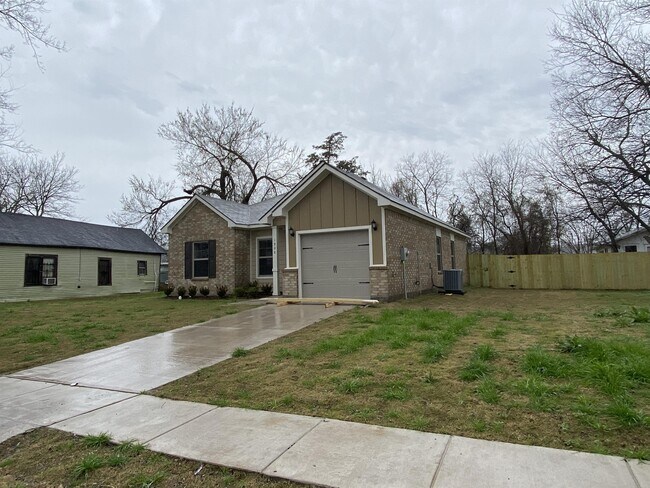 1908 Fuller St in Greenville, TX - Building Photo - Building Photo
