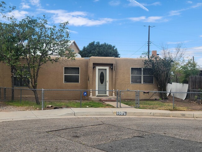 property at 1025 Lynch Ct NW