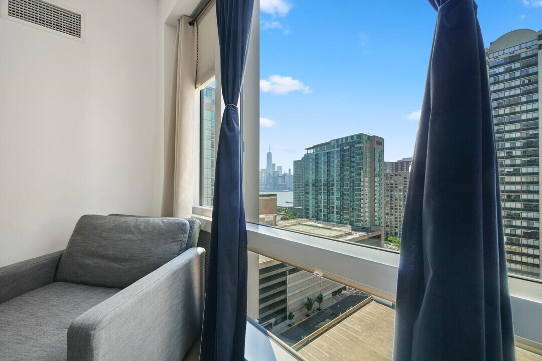 75 PARK Ln S in Jersey City, NJ - Building Photo