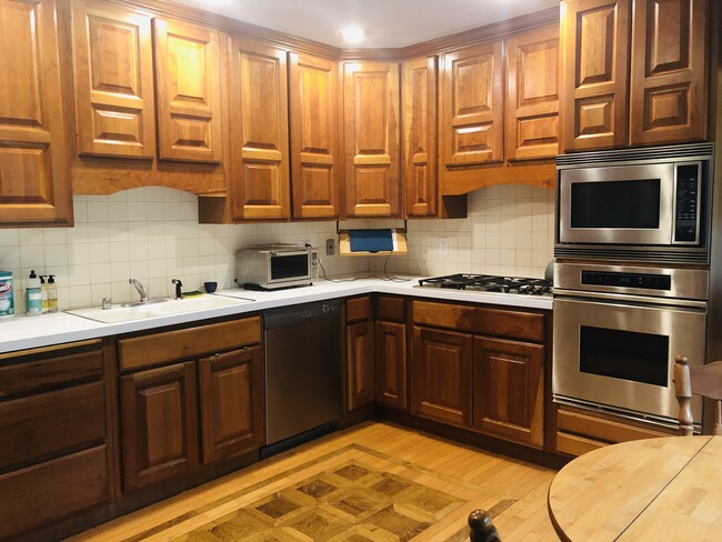 5826 Barton Rd in Madison, WI - Building Photo - Building Photo