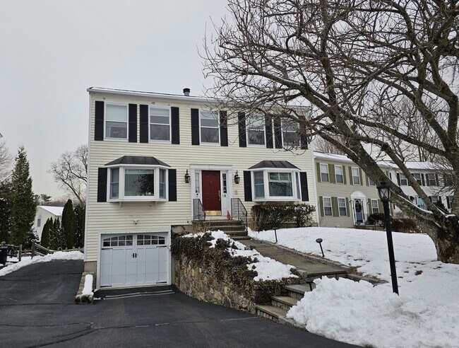 property at 5 Lacey Ln