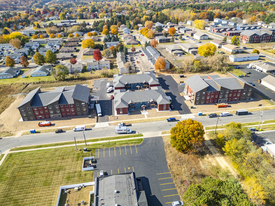 Peter Park in Eau Claire, WI - Foto de edificio