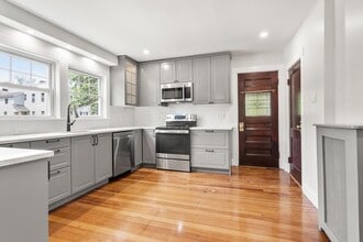 35 Rossmere St in Newton, MA - Building Photo - Building Photo