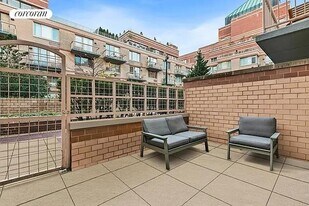 350 W 50th St in New York, NY - Building Photo