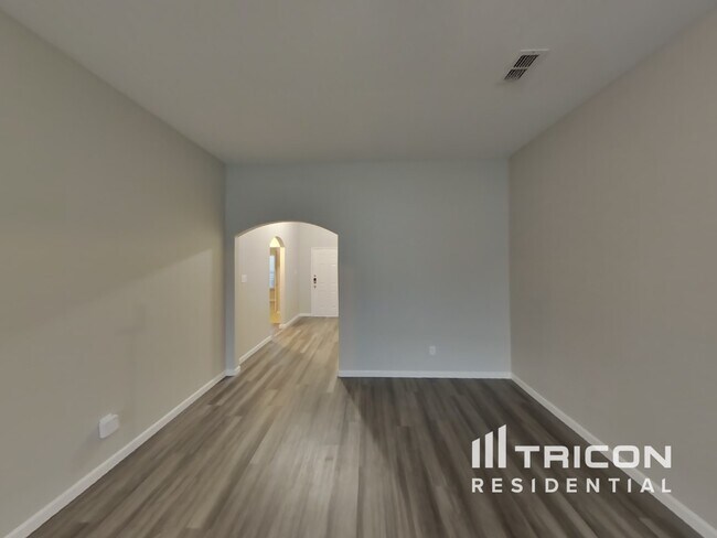 14210 Bridgeview Ln in Dallas, TX - Building Photo - Building Photo