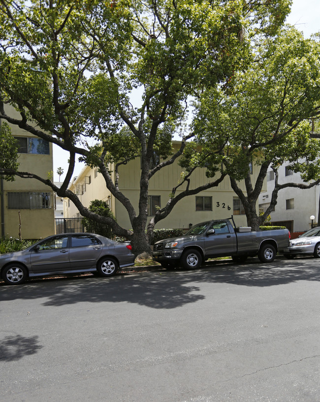 326 S Gramercy Pl in Los Angeles, CA - Foto de edificio - Building Photo