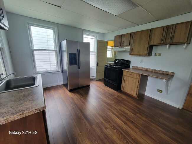 property at 1305 Parkwood Blvd