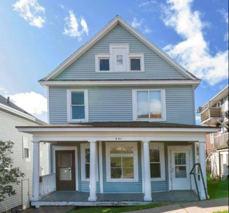 521 N 21st Ave W in Duluth, MN - Building Photo