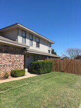 4300 Hulen Cir E in Fort Worth, TX - Building Photo - Building Photo