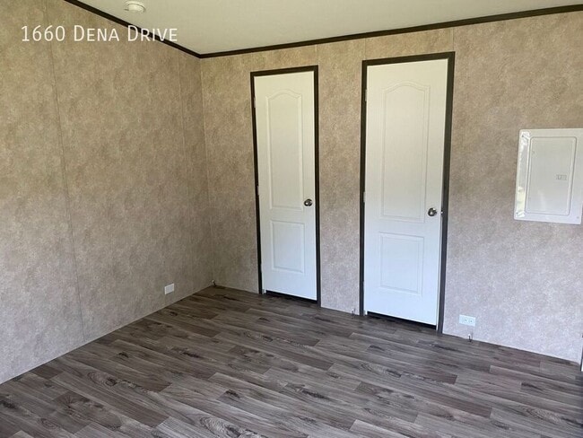 1660 Dena Dr in Memphis, TN - Building Photo - Building Photo
