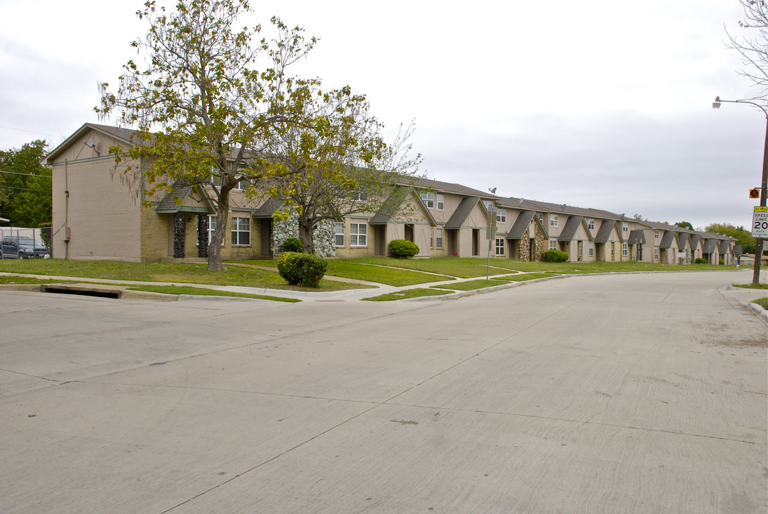 Cumberland Apartments in Garland, TX - Building Photo