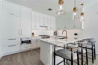 850 Central Ave in Naples, FL - Building Photo - Building Photo
