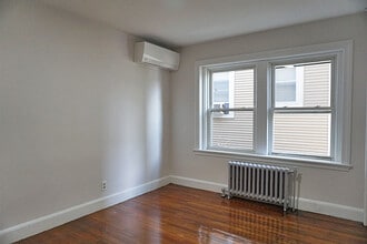 105 Adams St, Unit 95-2 in Waltham, MA - Foto de edificio - Building Photo