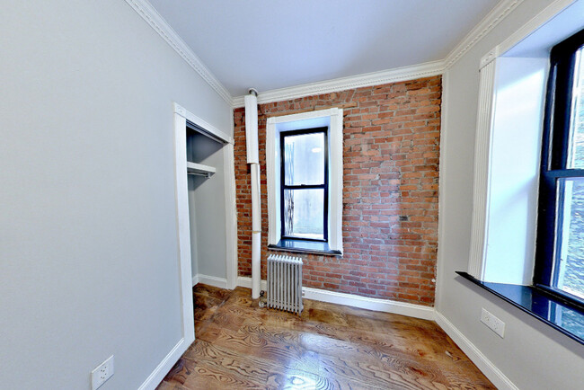 127 E 7th St in New York, NY - Building Photo - Building Photo