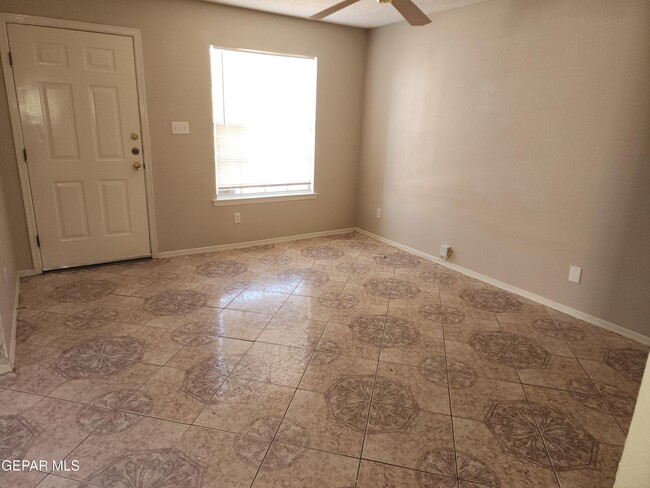 12042 Royal Woods Dr in El Paso, TX - Building Photo - Building Photo