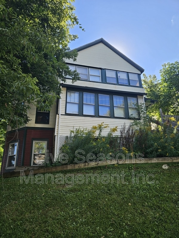 property at 465-467-467 Colchester Ave
