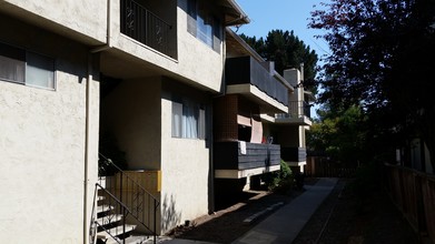 2342 California St in Mountain View, CA - Building Photo - Building Photo