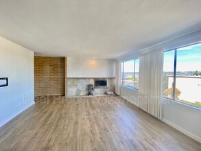 3604 26th Pl W-Unit -Apt 202 in Seattle, WA - Foto de edificio - Building Photo