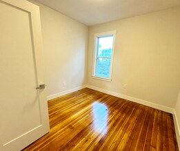 147 E Cottage St, Unit 1 in Boston, MA - Building Photo - Building Photo