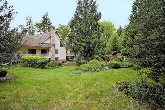 21334 SE 3rd St in Sammamish, WA - Building Photo - Building Photo