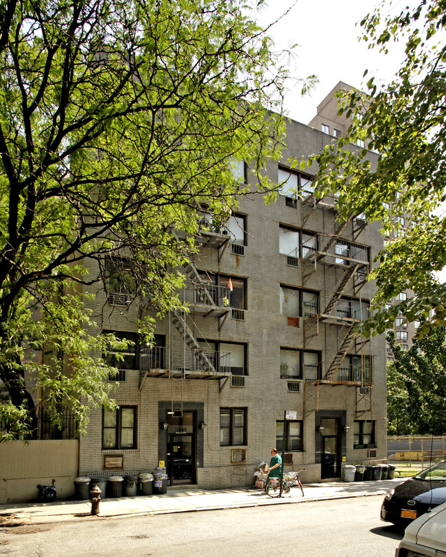 319 E 25th St in New York, NY - Building Photo - Building Photo