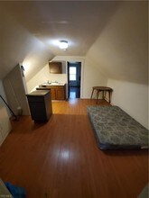 3428 Altamont Rd-Unit -3rd floor in Cleveland, OH - Building Photo - Building Photo