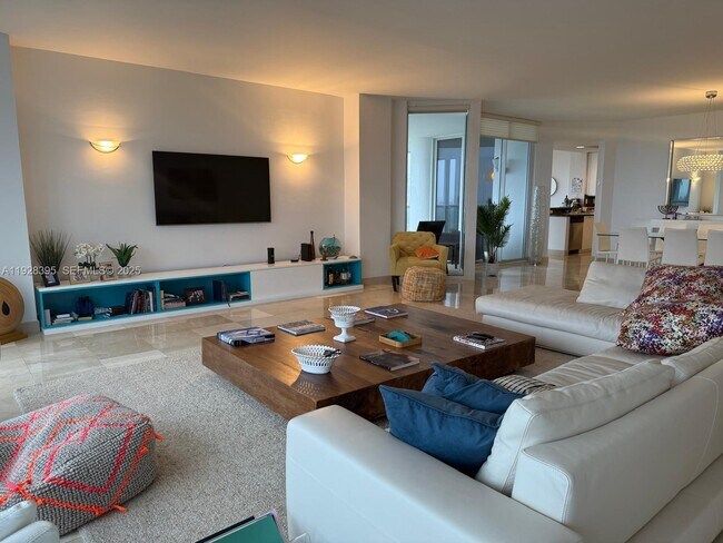 21150 Point Pl in Aventura, FL - Building Photo - Building Photo