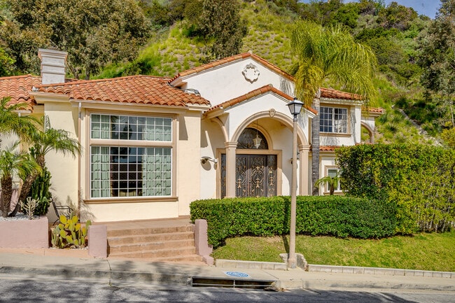 property at 3331 Oakmont View Dr