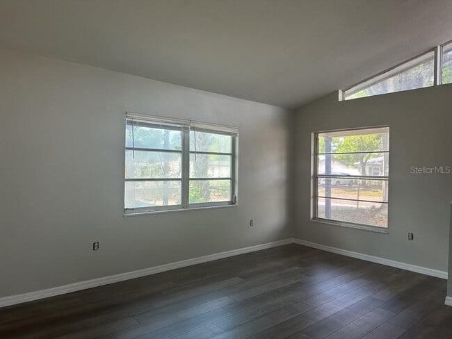 6568 W Shore Cir in Tampa, FL - Building Photo - Building Photo