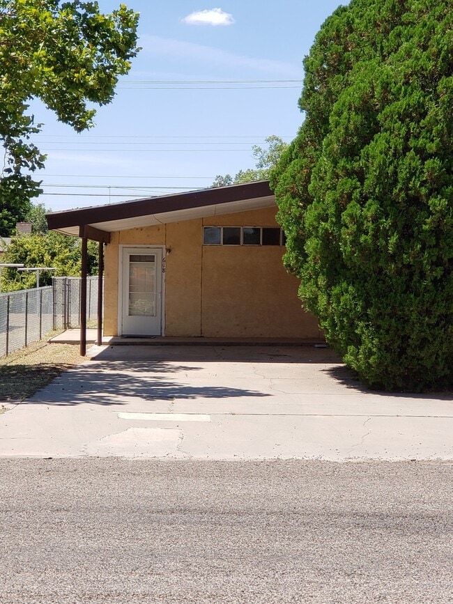 property at 618 S Abilene Ave