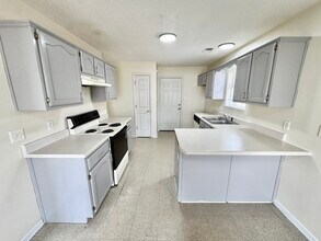 1468 S Goodlett Grove Cove in Cordova, TN - Foto de edificio - Building Photo