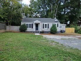 131 Garrison Rd SE in Marietta, GA - Building Photo