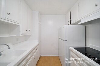 7030 Lanewood Ave in Los Angeles, CA - Building Photo - Building Photo