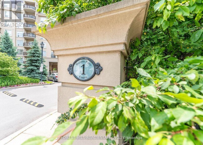 1 Maison Parc Ct in Toronto, ON - Building Photo - Building Photo